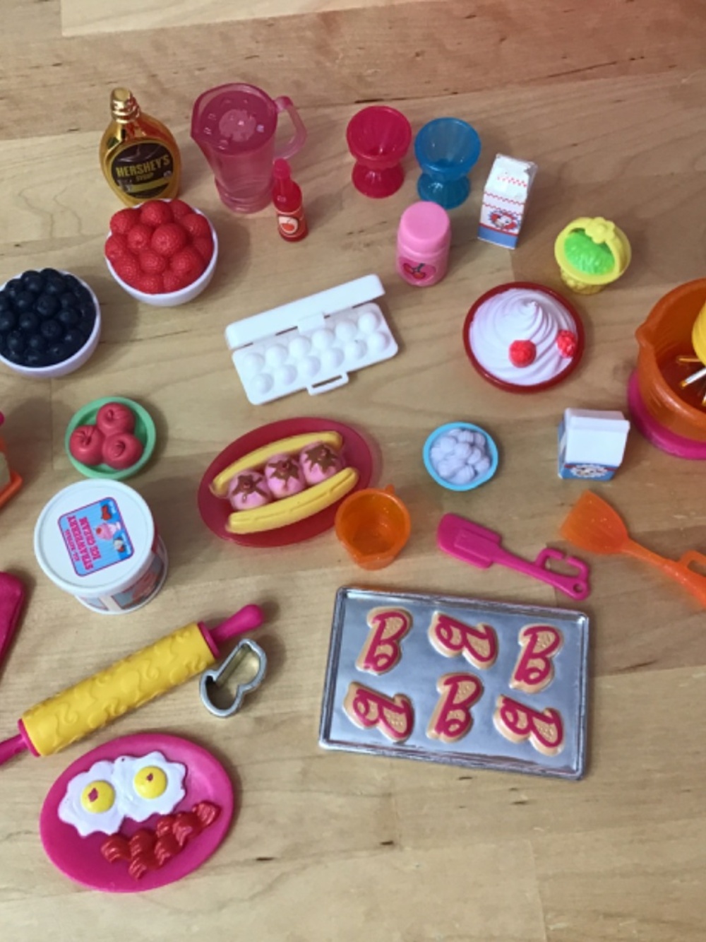 2010 Barbie Glam Fridge and Accessories - Picture 10 of 14
